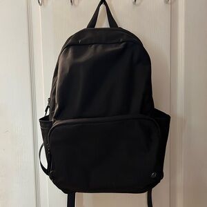 Lululemon Everywhere Backpack 22L